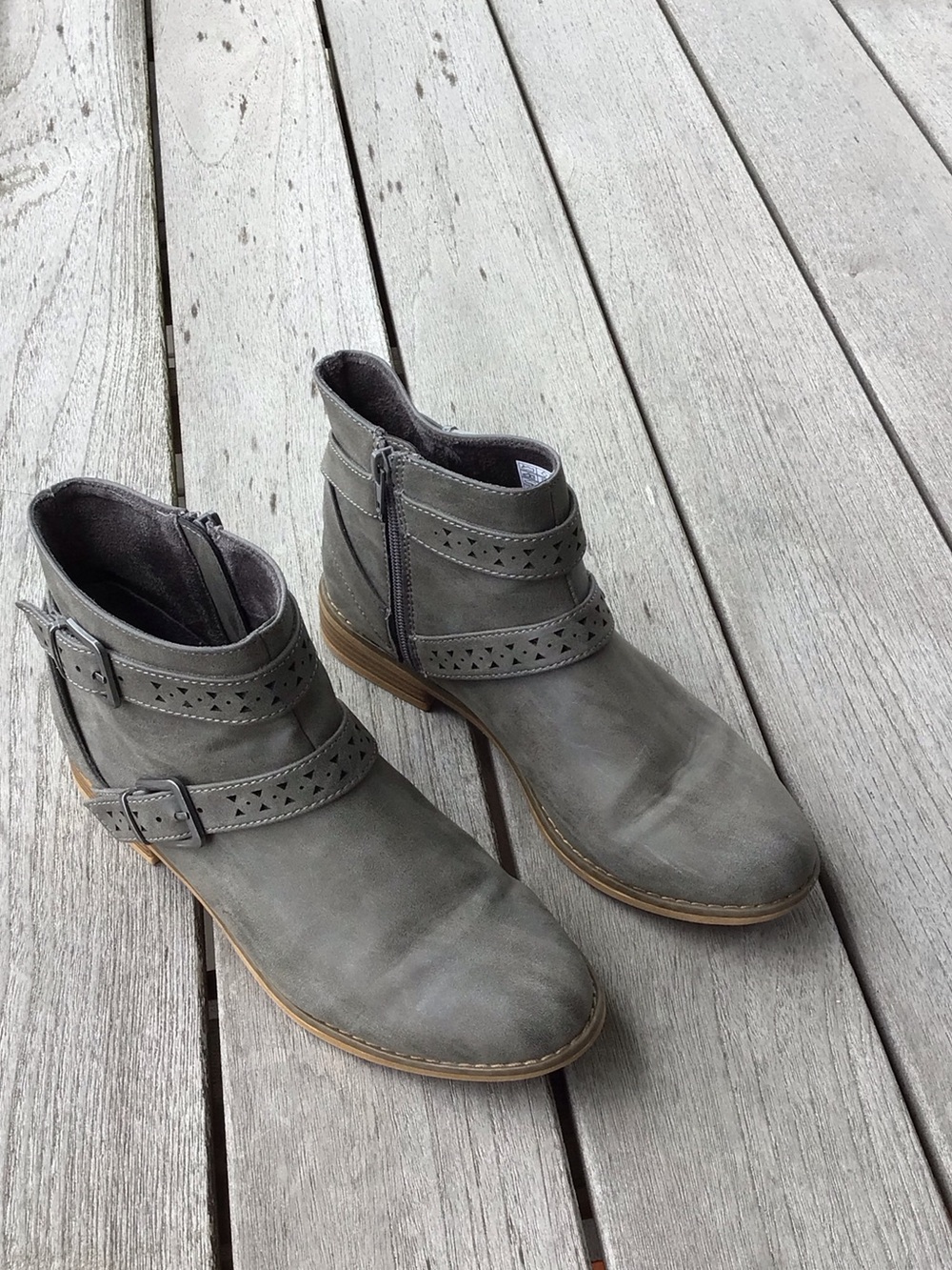 Rocket Dog Gray Perforated Strap Ankle Boots Sz 9